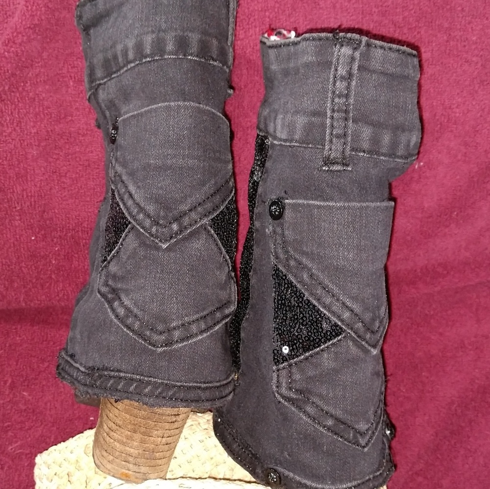 🌻Country girl Black Denim Hugs - Picture 3 of 6